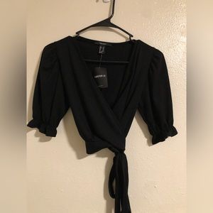 *NWT* Forever 21 Short Sleeve Crop Top w/ Tie (Medium)